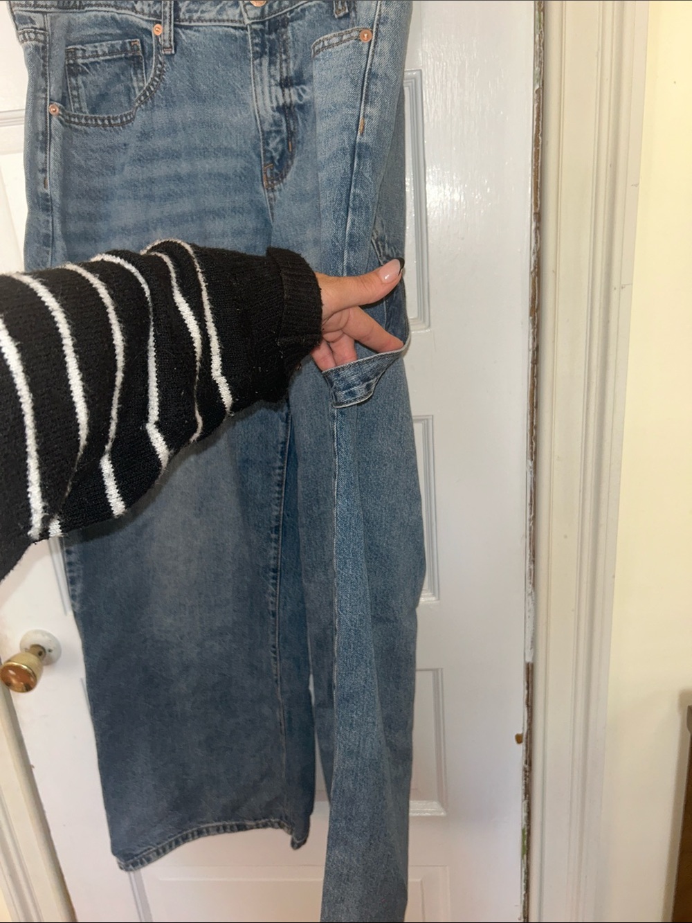 Wide Leg Low Rise Baggy Jeans in Classic Blue - Picture 4 of 6